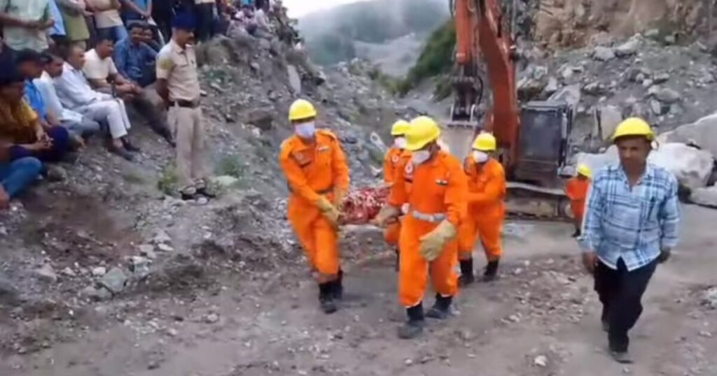 तिलोरधार माइन में भूस्खलन के बाद चला रेस्क्यू अभियान