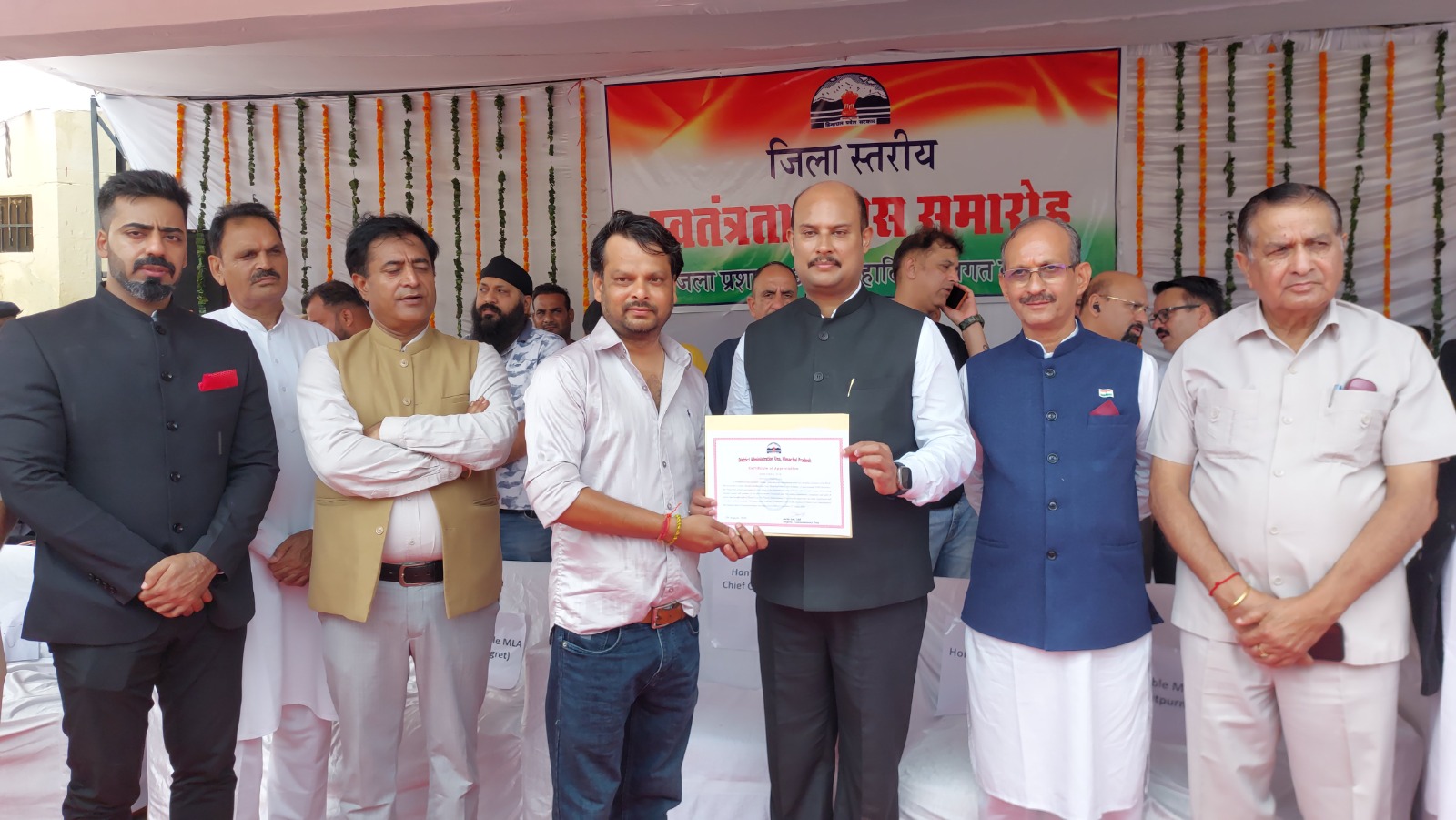 ऊना के जिला स्वतंत्रता दिवस समारोह में उत्कृष्ट सेवाओं के लिए कर्मवीरों का सम्मान