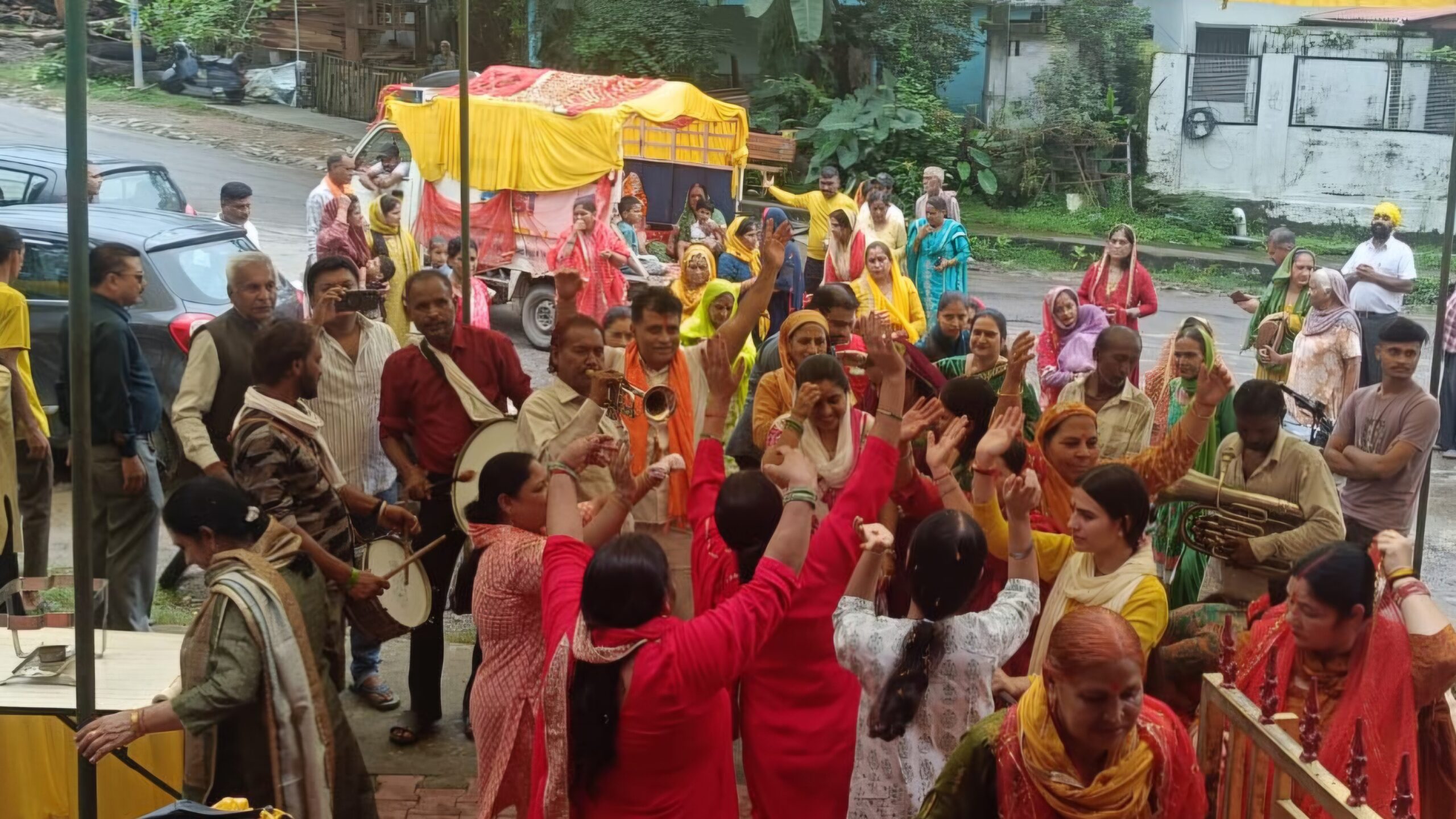 राधे-राधे के जयघोषों से गूंजा सैनवाला, माता भद्रकाली मंदिर में स्थापित हुईं राधारानी और बांके बिहारी की मूर्तियां