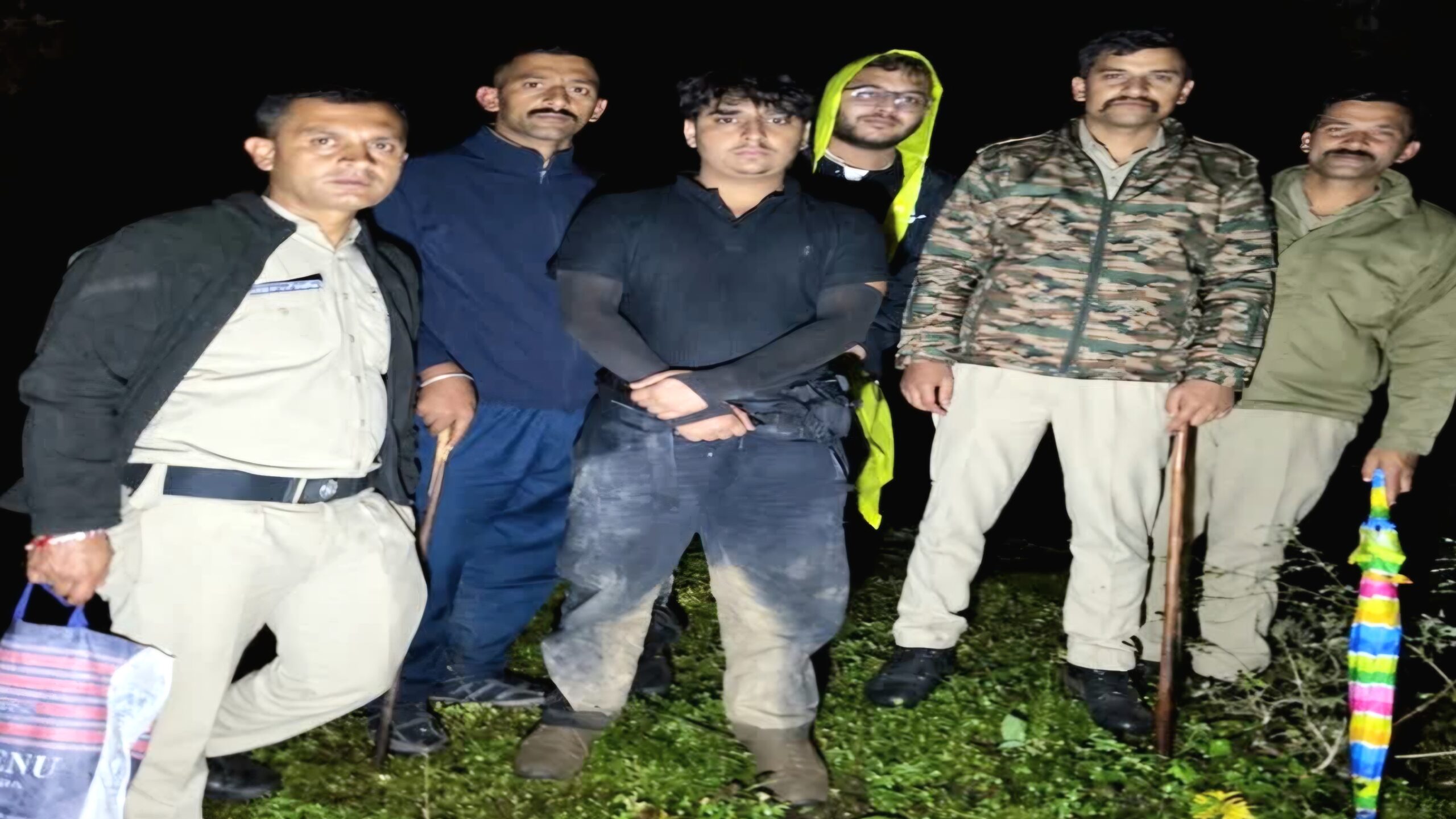 चूड़धार के घने जंगल में रातभर चला ऑपरेशन, चार श्रद्धालुओं की सुरक्षित वापसी