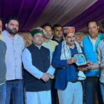 छतराड़ी जात्र मेले को संबोधित करते केवल सिंह पठानिया