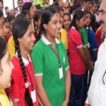 रैल स्कूल के विद्यार्थियों से संवाद करते मुख्यमंत्री सुखविन्द्र सिंह सुक्खू