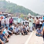 धर्मपुर के शनिदेव मंदिर में कथित तोड़फोड़ के बाद प्रदर्शन