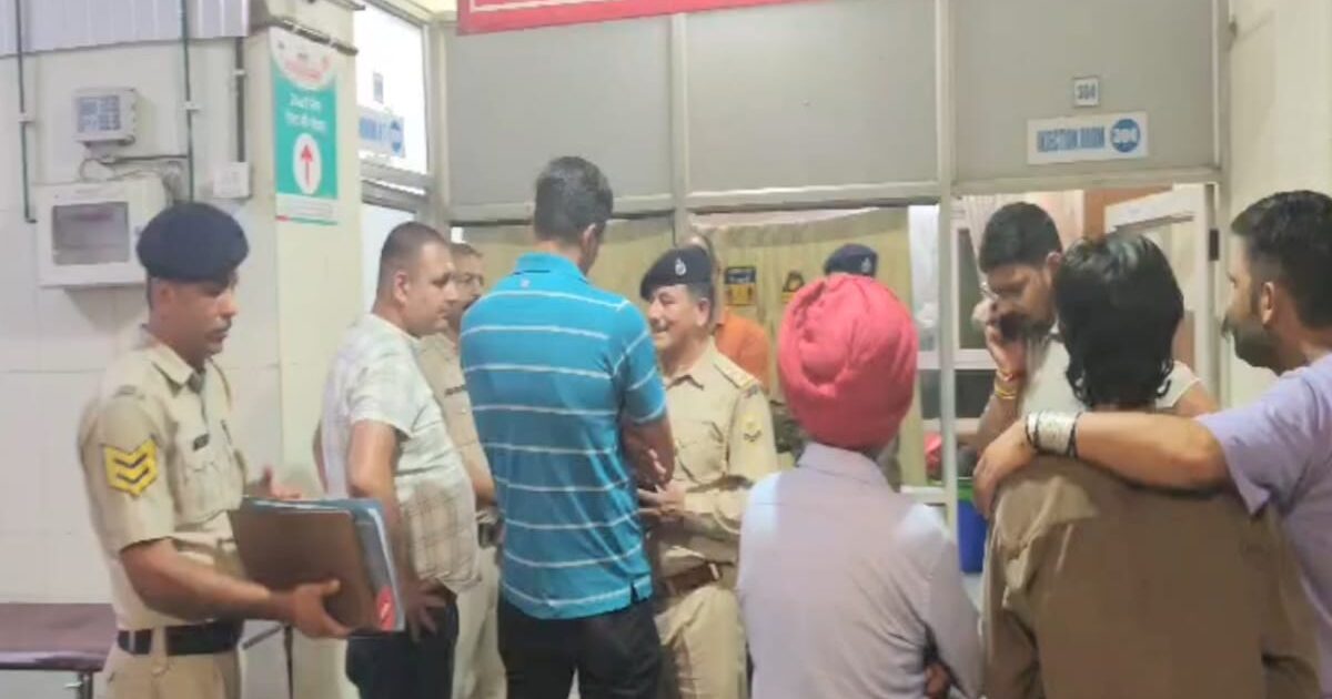 Crime : सोलन के चौक बाजार में चाकू से 24 वर्षीय युवक की हत्या, दो घायल