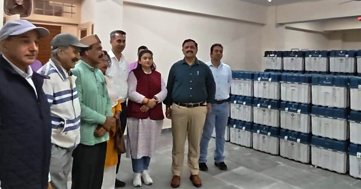 सोलन में ईवीएम-वीवीपैट भंडारण कक्ष का त्रैमासिक निरीक्षण