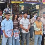 पच्छाद में प्रदर्शन करते युवा कांग्रेस कार्यकर्ता