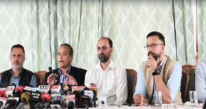 हिमाचल में तीन दिवसीय हड़ताल की घोषणा करते बैंक कर्मचारी संगठनों के प्रतिनिधि