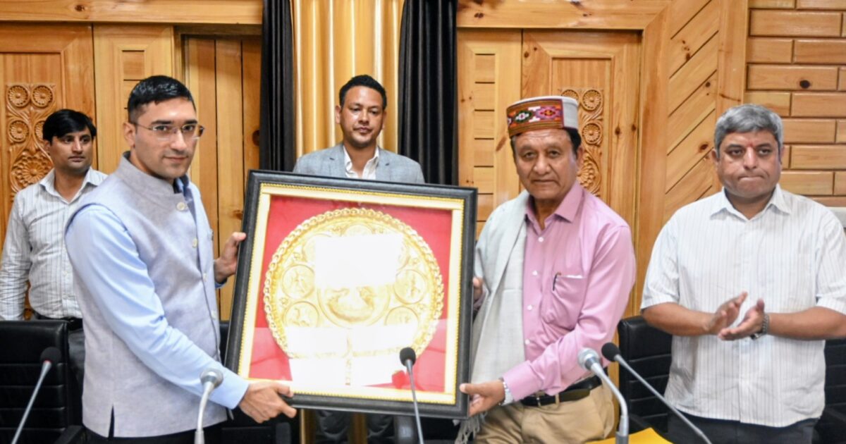 वन अधिकार दावों के निपटारे में न हो देरी, जगत सिंह नेगी ने अधिकारियों को दिए निर्देश