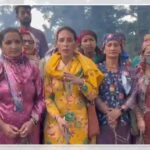 कुफर कैन्थू पंचायत क्षेत्र में कूड़ा फेंके जाने पर ग्रामीणों का विरोध