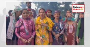कुफर कैन्थू पंचायत क्षेत्र में कूड़ा फेंके जाने पर ग्रामीणों का विरोध