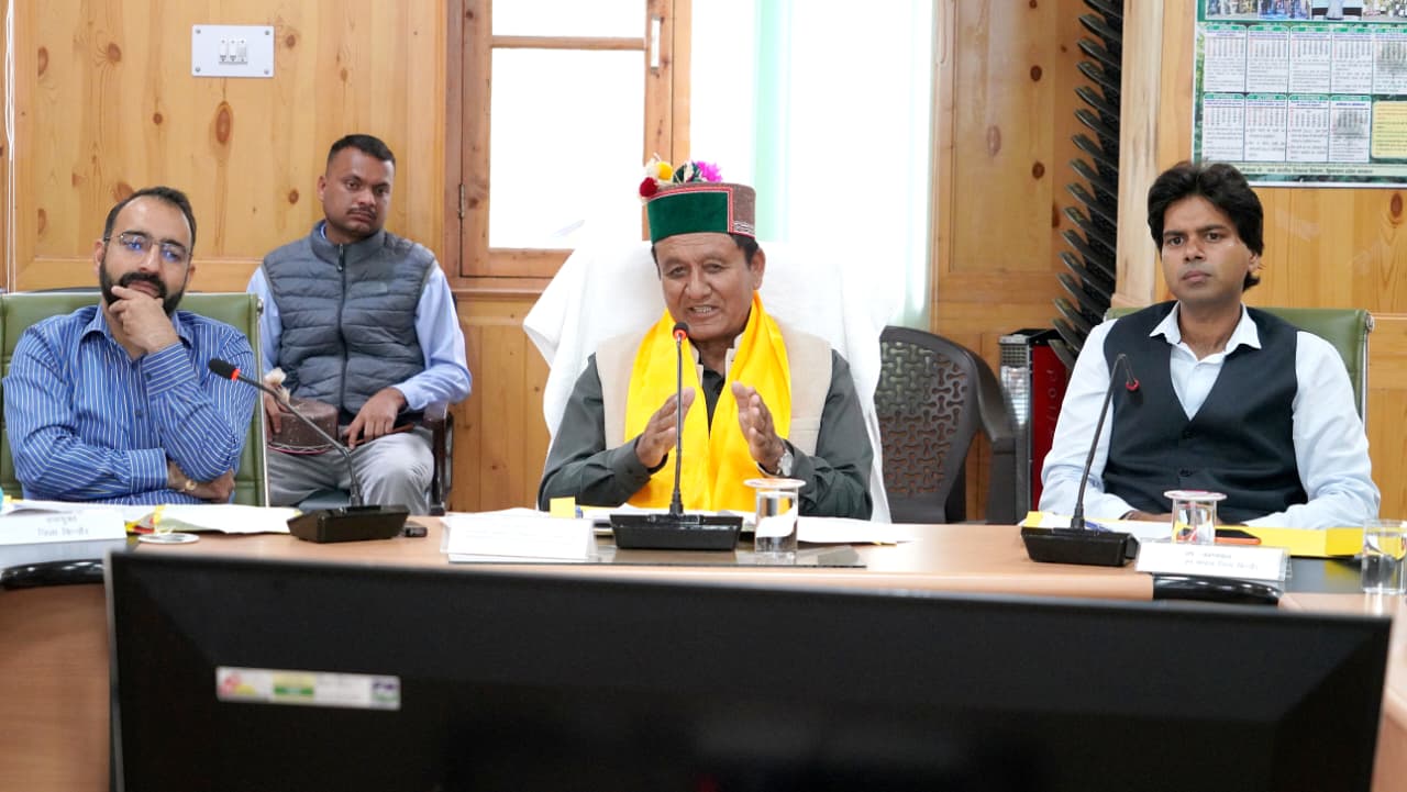 Himachal Government: किन्नौर में 78.22 करोड़ के विकास कार्यों की समीक्षा, पात्रों तक योजनाओं का लाभ पहुंचाने के निर्देश
