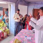 ऊना में बीपीएल पात्रता पर जनसंवाद करते विधायक विवेक शर्मा
