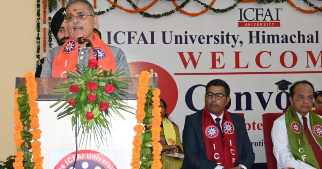आईसीएफएआई विश्वविद्यालय बद्दी के दीक्षांत समारोह में राज्यपाल कविन्द्र गुप्ता