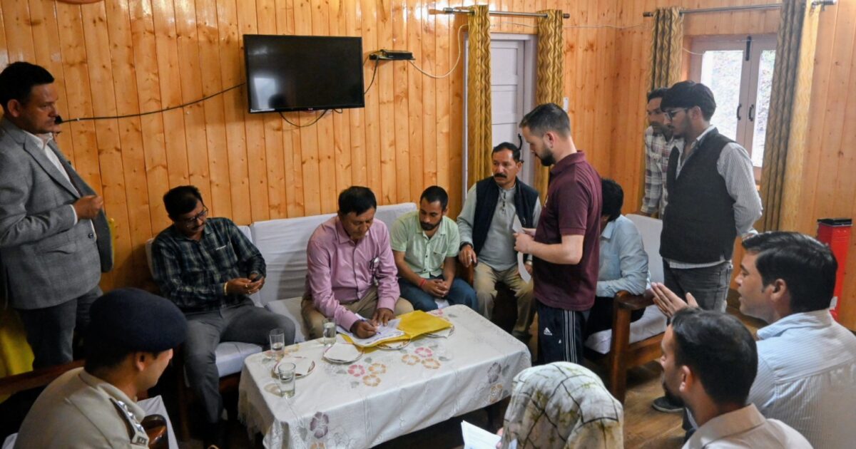 चंबा से होली के रास्ते कई जगह राजस्व मंत्री जगत सिंह नेगी का स्वागत, सुनीं जनसमस्याएं
