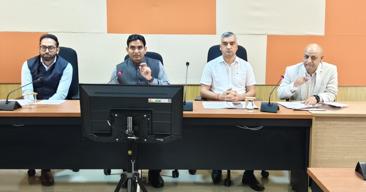 उपायुक्त हेमराज बैरवा की अध्यक्षता में कांगड़ा वैली कार्निवल की तैयारियों को लेकर बैठक