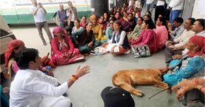 करसोग में बंद बस रूटों के विरोध में धरना