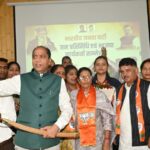 किशाऊ बांध परियोजना पर संबोधित करते जयराम ठाकुर