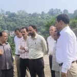 बलाणा-गोला संपर्क मार्ग पर भूस्खलन प्रभावित हिस्से का निरीक्षण