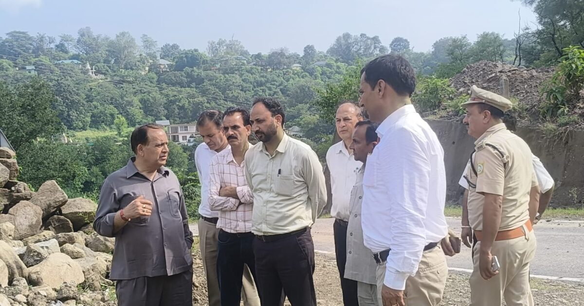 Landslide: बलाणा-गोला मार्ग के कोलण में स्थायी समाधान का प्राक्कलन बनाने के निर्देश
