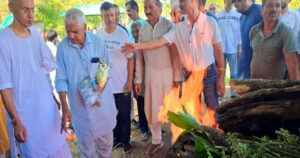 तियारा में मेजर विजय सिंह मनकोटिया की अंतिम यात्रा