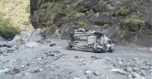 मंगलाड खड्ड के पास एनएच-5 पर कार दुर्घटना