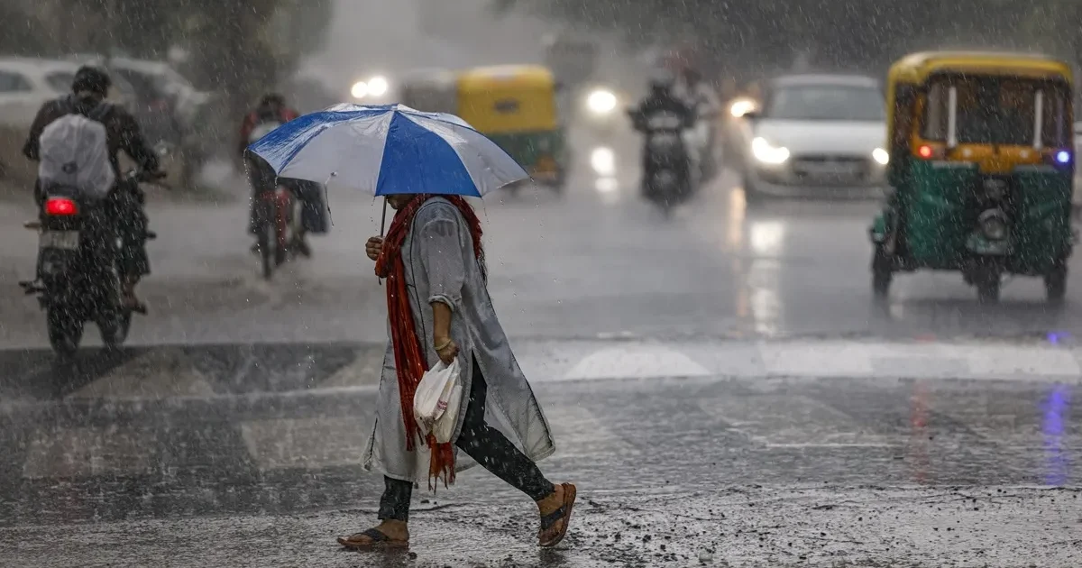 Monsoon Alert: दिल्ली, यूपी-बिहार समेत कई राज्यों में बारिश और तेज हवाओं की चेतावनी