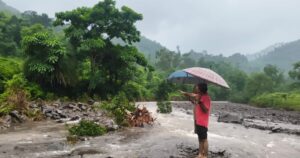 रामाधौण पंचायत में बारिश से क्षतिग्रस्त जमीन और संपर्क मार्ग