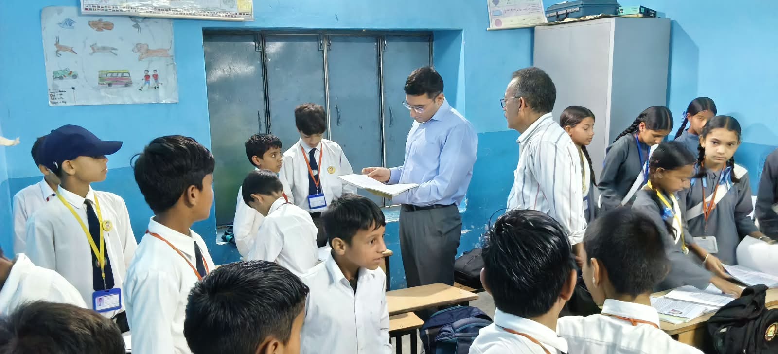प्रवास: उपायुक्त मुकेश रेपस्वाल ने कोलका क्षेत्र के स्कूलों का किया निरीक्षण