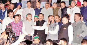शिमला में राहुल गांधी के खिलाफ एफआईआर के विरोध में कांग्रेस का प्रदर्शन