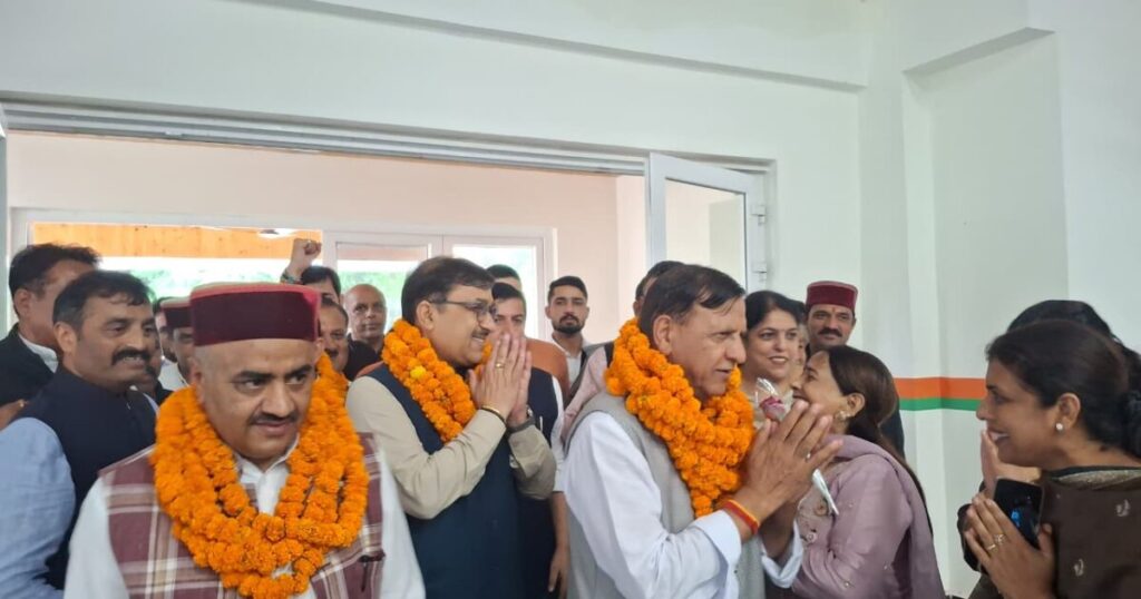 सिरमौर में बैठक को संबोधित करते डॉ. राजीव बिंदल