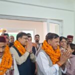 सिरमौर में बैठक को संबोधित करते डॉ. राजीव बिंदल