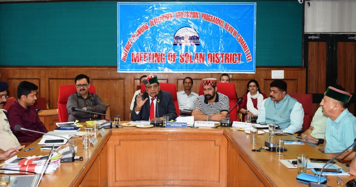 जनकल्याणकारी योजनाओं का लाभ पात्र लोगों तक पहुंचाने के लिए प्रदेश सरकार प्रतिबद्ध: डॉ. शांडिल