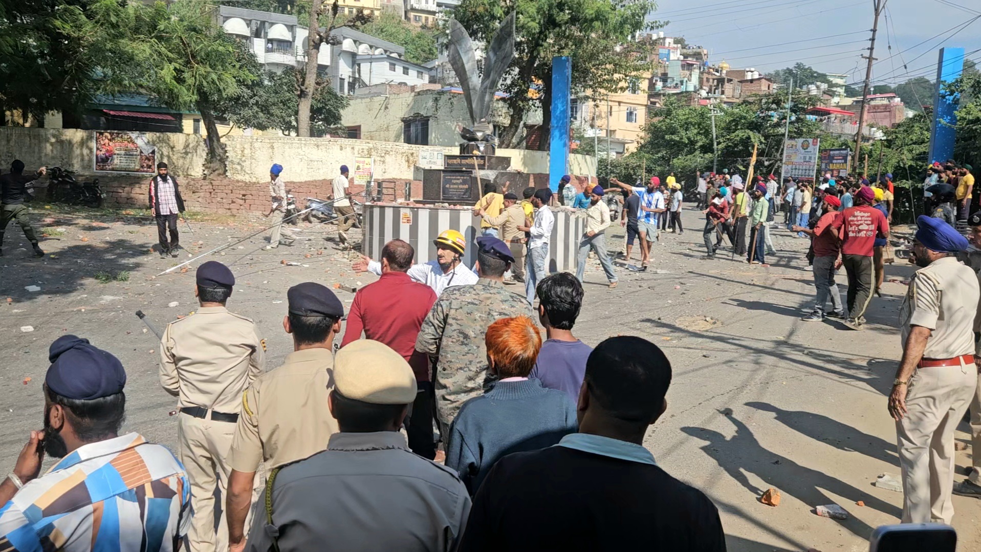 पहले पूछताछ के लिए बुलाया, अब 11 गिरफ्तार: नाहन हिंसा मामले में पुलिस की बड़ी कार्रवाई