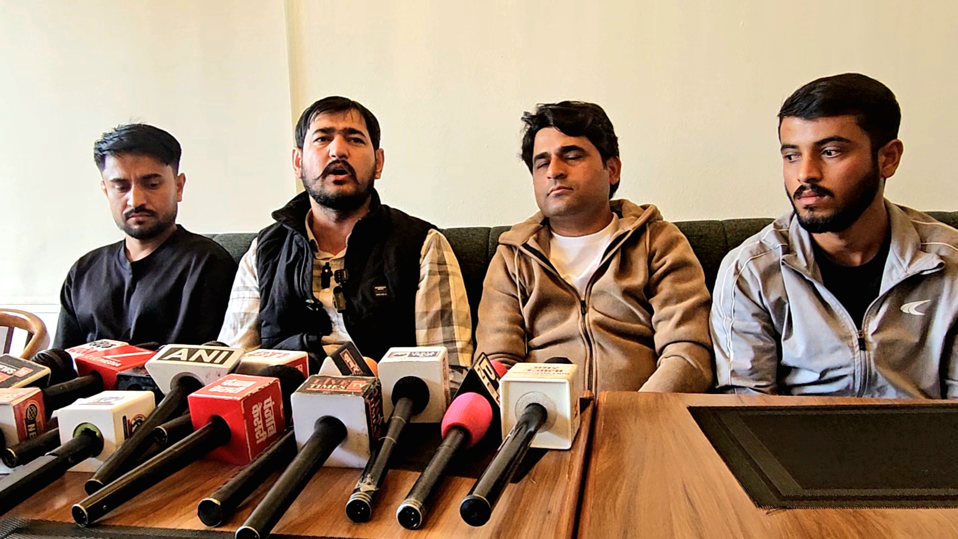 छुट्टी के दिन शिलाई में भर्ती, 800 आवेदकों में से 120 को बुलाने पर बवाल; हर्षवर्धन चौहान के खिलाफ भाजपा का मोर्चा