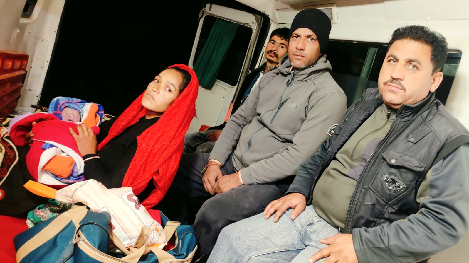 चलती 108 एंबुलेंस में गूंजी किलकारी, ईएमटी अरुण ने करवाया सुरक्षित प्रसव