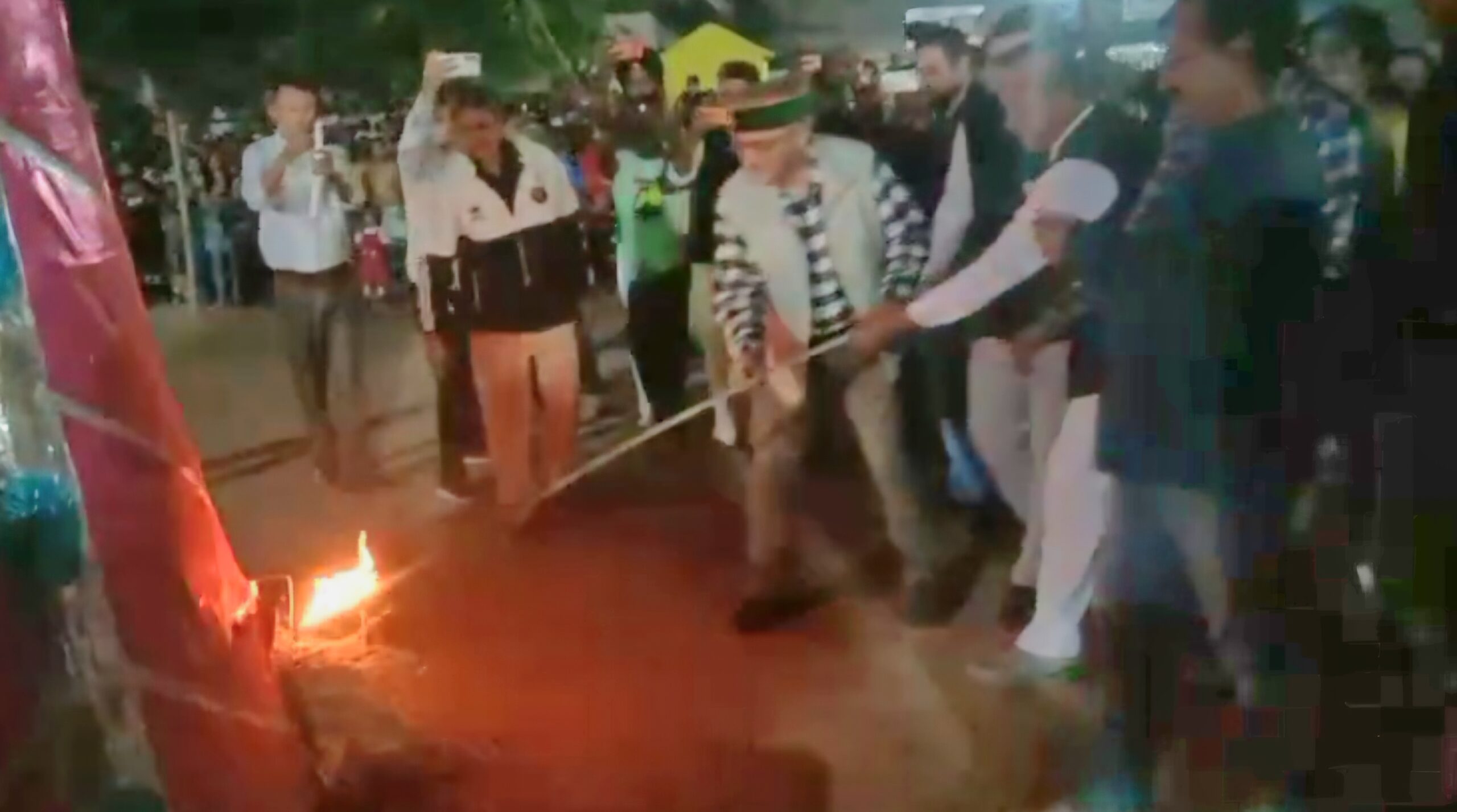 नाहन में धूं-धूं कर जले रावण, कुंभकर्ण और मेघनाद के पुतले, कांग्रेस-भाजपा नेताओं ने मिलकर किया दहन