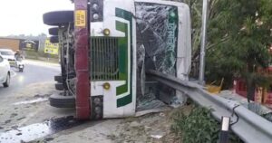कुल्लू के बाशिंग में पलटी एचआरटीसी बस