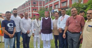 टिप्पर में भाजपा प्रदेश पदाधिकारी बैठक