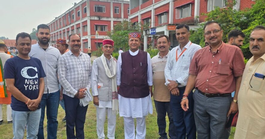 टिप्पर में भाजपा प्रदेश पदाधिकारी बैठक