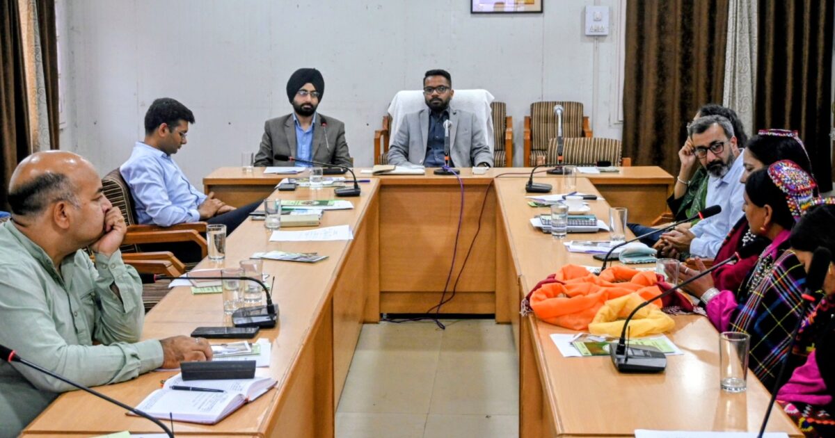 वन अधिकार दावों पर प्रशासन का निर्देश, दस्तावेज अधूरे हों तो पूरी फाइल न लौटाएं