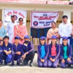 चंबीधर स्कूल में औषधीय पौधे लगाते एनएसएस स्वयंसेवी