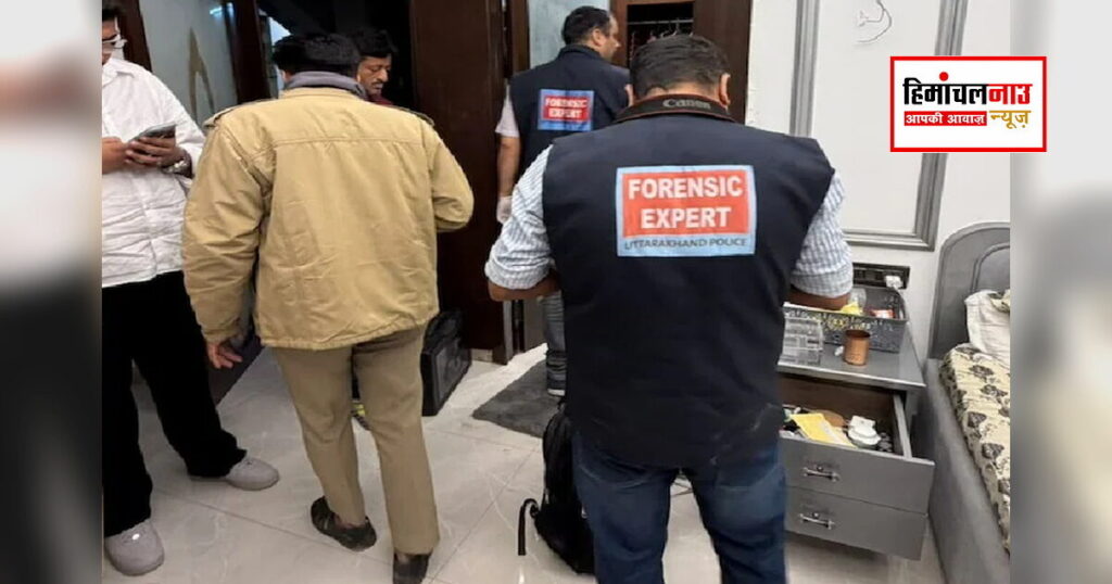 देहरादून में BJP पार्षद के घर वारदात की जांच करती पुलिस