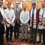 अंतर-मंत्रालय केंद्रीय दल से चर्चा करते मुख्यमंत्री सुखविन्द्र सिंह सुक्खू