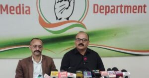 निर्वाचन आयोग के प्रावधानों पर सवाल उठाते हरिकृष्ण हिमराल