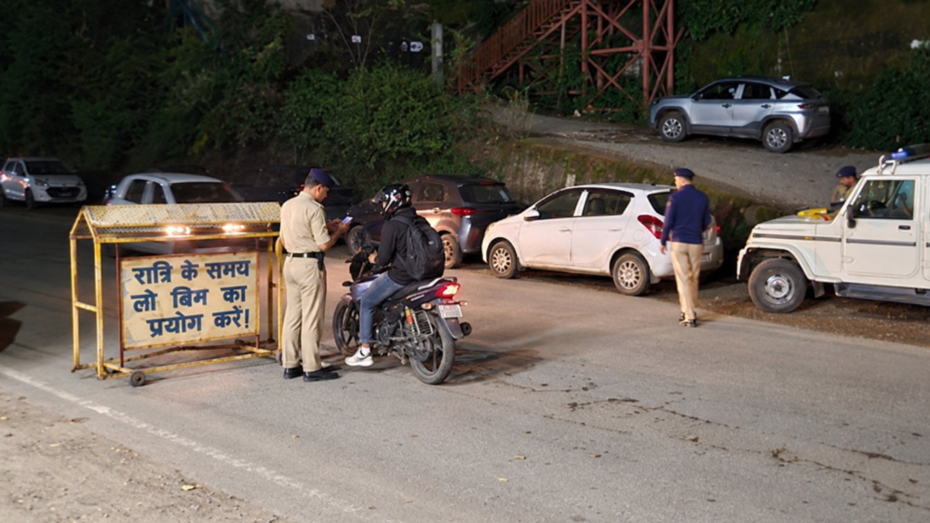 यशवंत विहार में पुलिस नाके से लोगों को राहत, रैश बाइकर्स पर सख्ती की उठी मांग