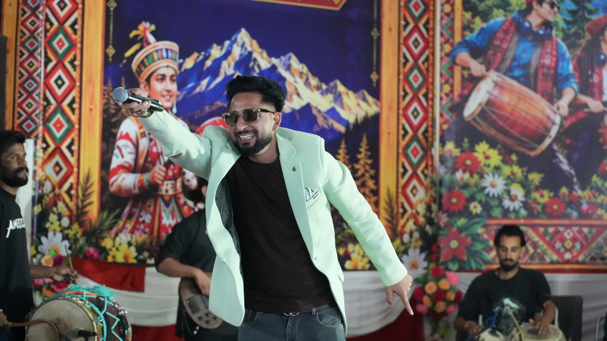 हिमाचल उत्सव की तीसरी संध्या में गौरव कोंडल के पंजाबी गीतों की धूम, बच्चों ने दीं देशभक्ति प्रस्तुतियां