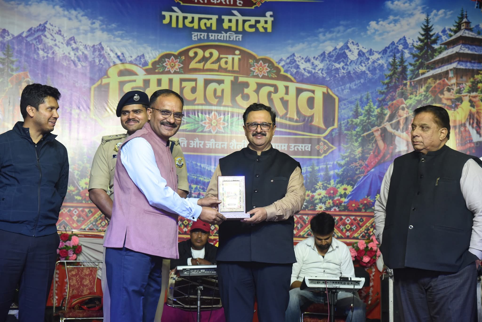 हिमाचल उत्सव की चौथी संध्या में कुमार साहिल के गीतों पर झूमे दर्शक