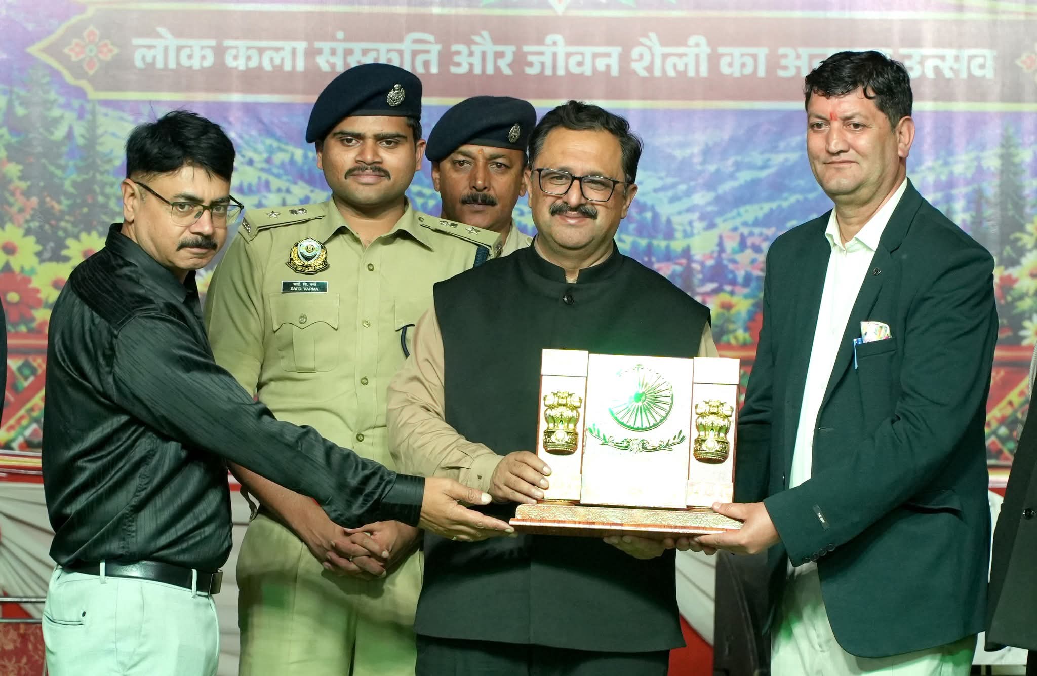 हिमाचल उत्सव की चौथी संध्या में कुमार साहिल के गीतों पर झूमे दर्शक