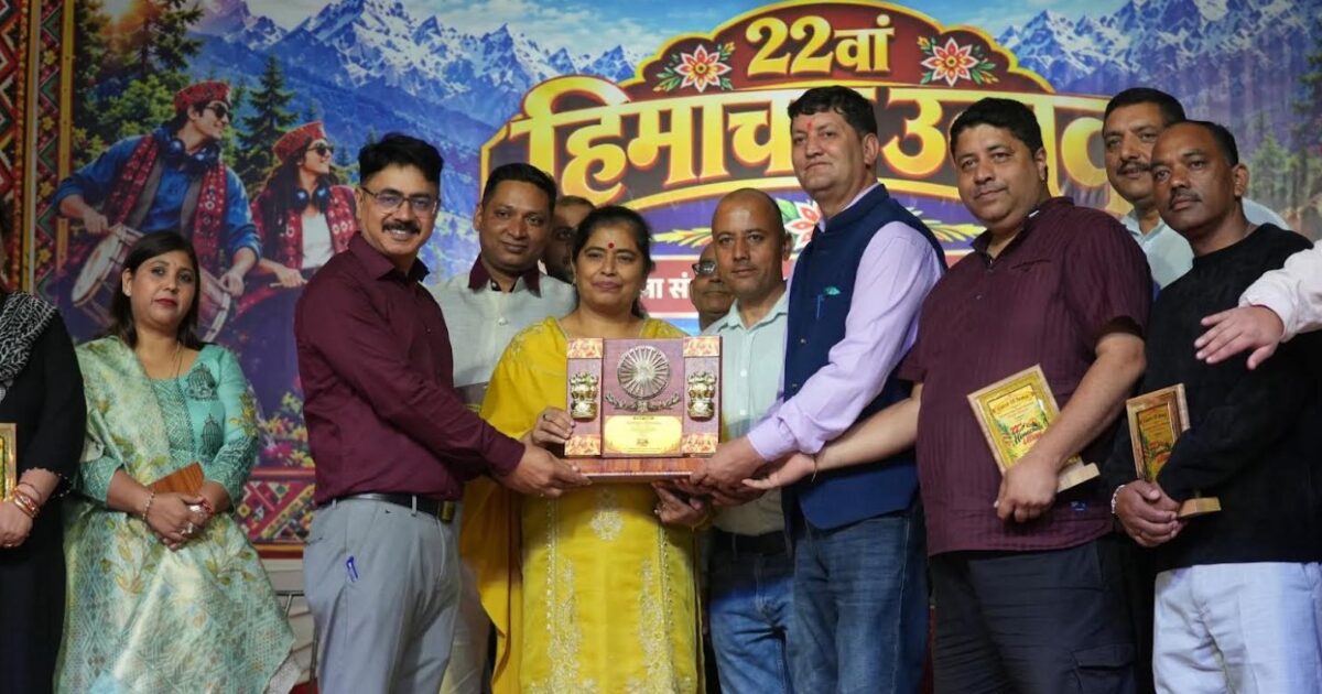 Himachal Utsav / पहाड़ी नाटियों पर झूमा ठोडो मैदान, जूनियर कुलदीप शर्मा और सुरेश शर्मा ने बांधा समां