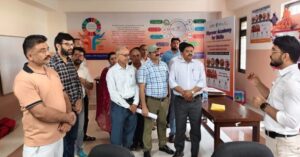 आईएमपावर अकादमी में कौशल प्रशिक्षण गतिविधियों की जानकारी लेते प्रतिनिधि